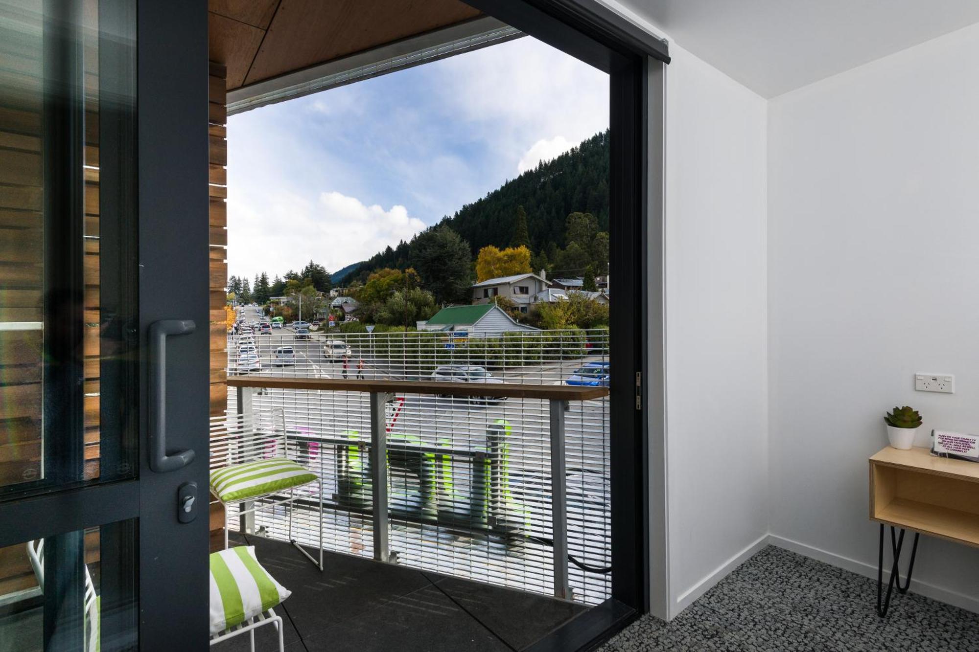Queen Room Balcony & Private Bathroom