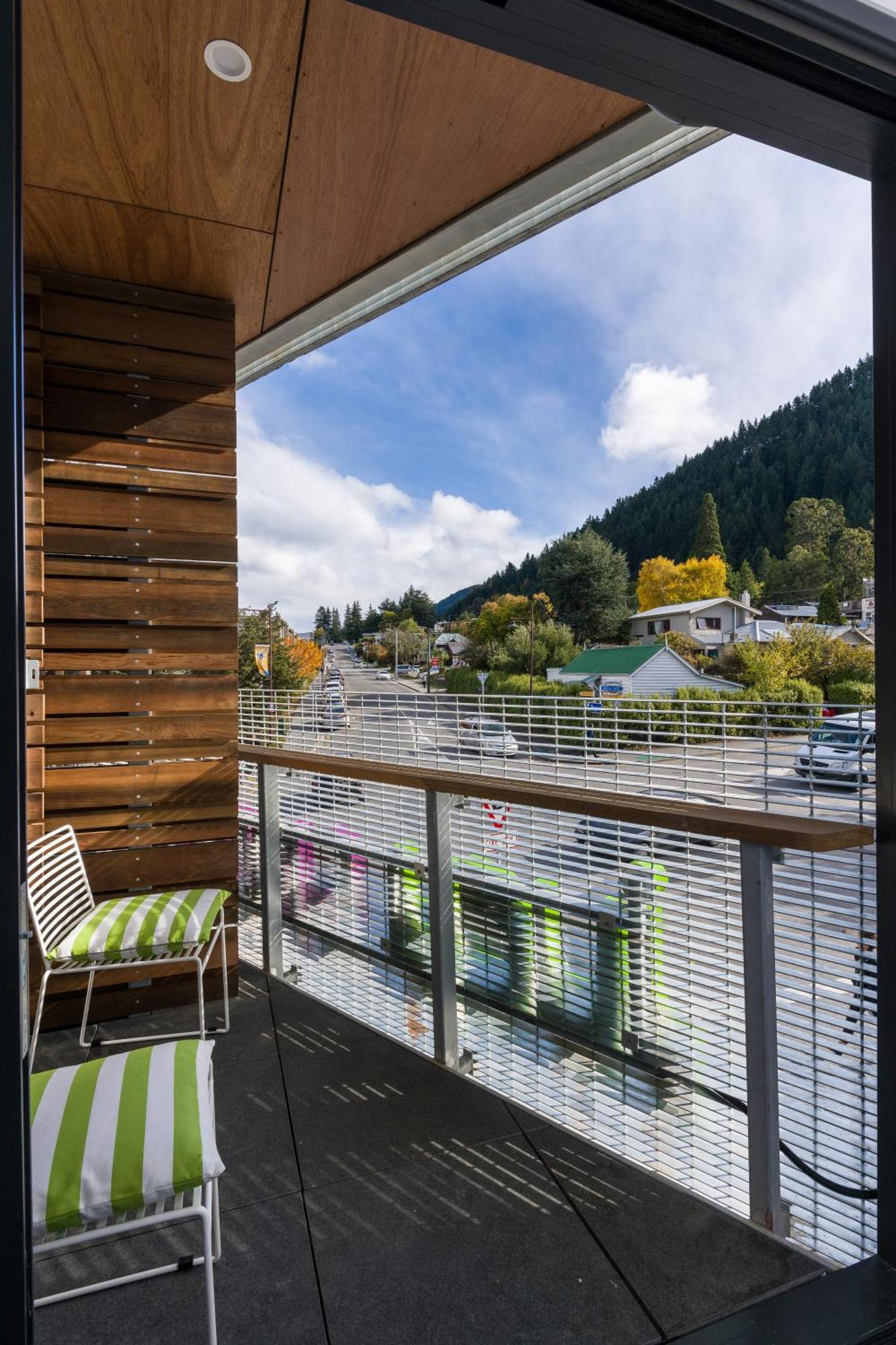 Queen Room Balcony & Private Bathroom