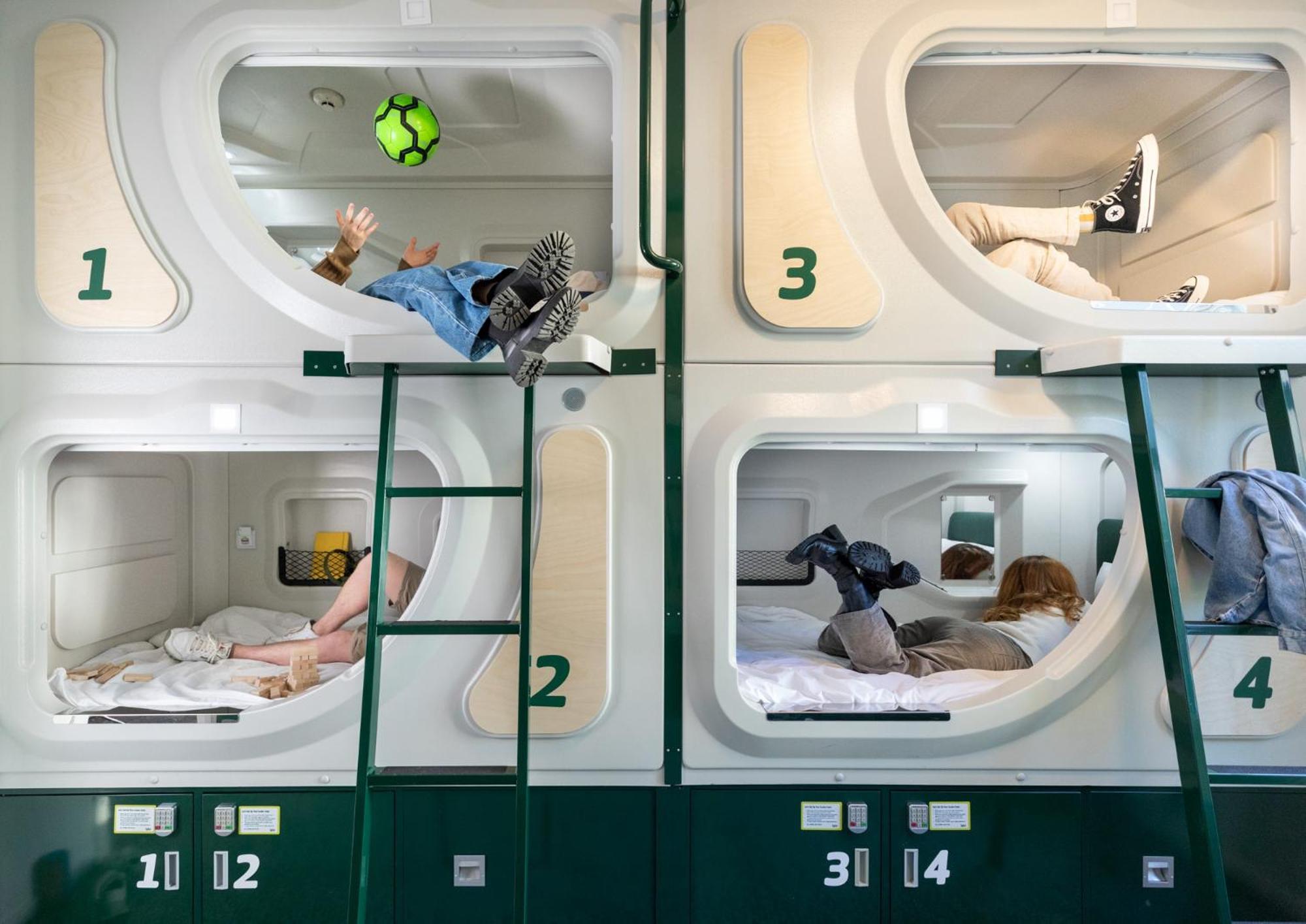 Private Single Pod 8 Share Room