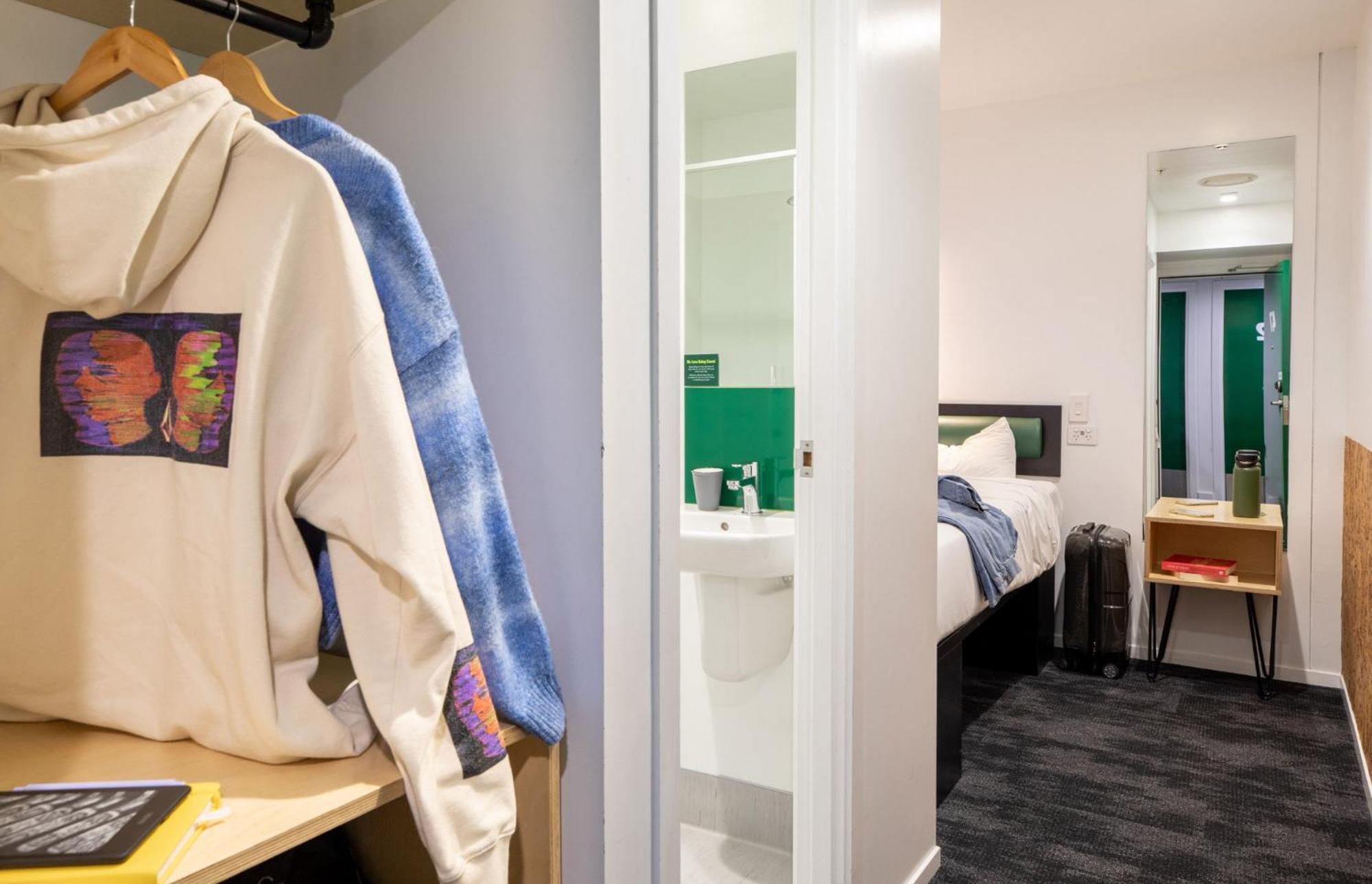 Queen Room Balcony & Private Bathroom
