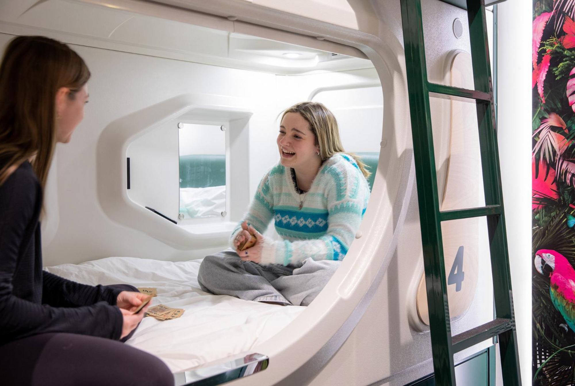 Private Single Pod 8 Share Room
