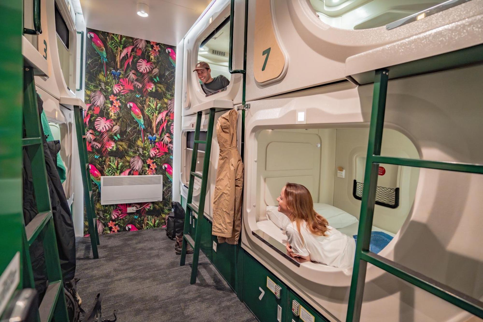 Private Single Pod 8 Share Room