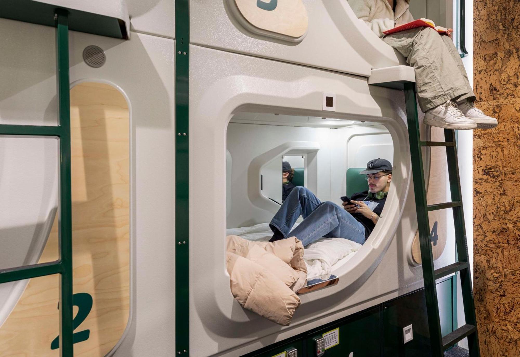 Private Single Pod 8 Share Room